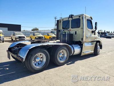 Trzecie zdjęcie samochodu z tyłu: 2015 FREIGHTLINER CASCADIA SEMI TRUCK VIN:1FUJGEBG2FLGN1852 - miniatura