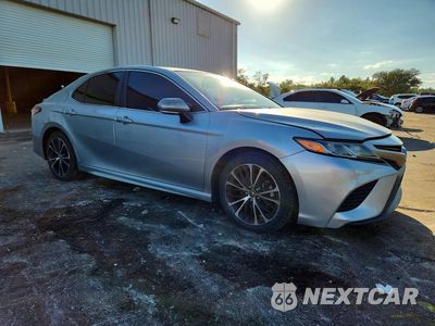 Czwarte zdjęcie samochodu z boku: 2018 TOYOTA CAMRY SE VIN:4T1B11HK8JU040723 - miniatura