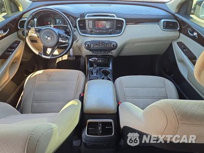 Zdjęcie 8 z 14 samochodu: 2016 KIA SORENTO LX VIN:5XYPGDA30GG047527 - miniatura
