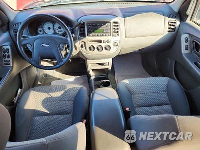 Zdjęcie 8 z 13 samochodu: 2004 FORD ESCAPE XLT VIN:1FMCU931X4KB65487 - miniatura