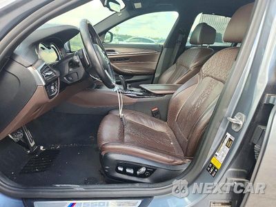Zdjęcie 7 z 12 samochodu: 2018 BMW M550XI VIN:WBAJB9C57JB035177 - miniatura