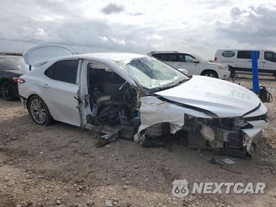 Czwarte zdjęcie samochodu z boku: 2020 TOYOTA CAMRY XLE VIN:4T1F11AK2LU974312 - miniatura