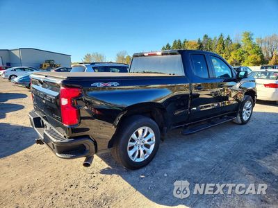 Trzecie zdjęcie samochodu z tyłu: 2021 CHEVROLET SILVERADO K1500 CUSTOM VIN:1GCRYBEH2MZ121172 - miniatura
