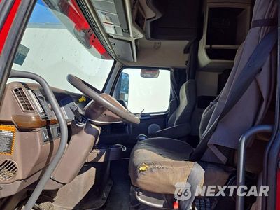 Zdjęcie 7 z 14 samochodu: 2016 VOLVO VNL SEMI TRUCK VIN:4V4NC9EH6GN948114 - miniatura