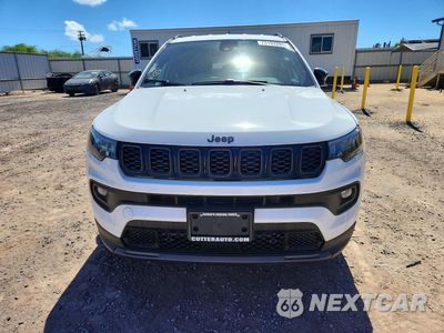 Piąte zdjęcie samochodu w środku: 2026 JEEP COMPASS LATITUDE VIN:3C4NJDBN3TT241514 - miniatura