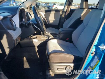 Zdjęcie 7 z 13 samochodu: 2018 TOYOTA RAV4 XLE VIN:JTMWFREV9JD132122 - miniatura