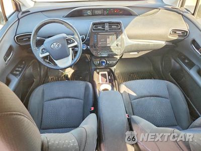 Zdjęcie 8 z 13 samochodu: 2016 TOYOTA PRIUS THREE VIN:JTDKARFU1G3521399 - miniatura