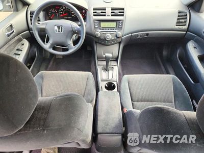 Zdjęcie 8 z 12 samochodu: 2003 HONDA ACCORD LX VIN:1HGCM56483A028007 - miniatura