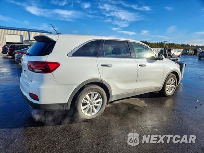Trzecie zdjęcie samochodu z tyłu: 2019 KIA SORENTO LX V6 VIN:5XYPGDA59KG564156 - miniatura