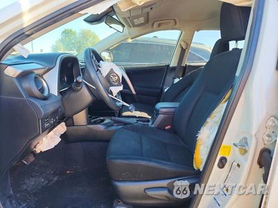 Zdjęcie 7 z 13 samochodu: 2017 TOYOTA RAV4 LE VIN:JTMBFREV6HJ109522 - miniatura