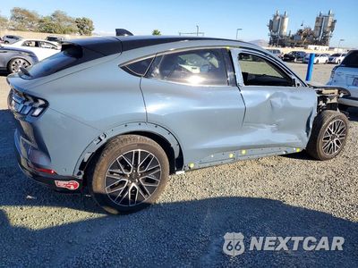 Trzecie zdjęcie samochodu z tyłu: 2024 FORD MUSTANG MACH-E PREMIUM VIN:3FMTK3R79RMA29656 - miniatura