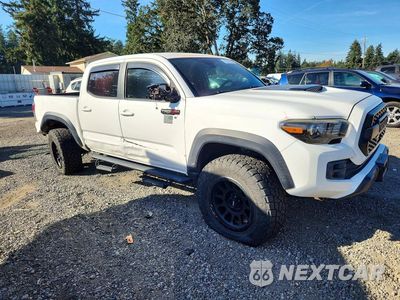 Czwarte zdjęcie samochodu z boku: 2018 TOYOTA TACOMA SR V6 VIN:5TFCZ5AN0JX130220 - miniatura