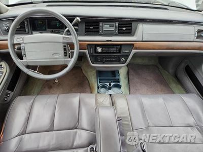 Zdjęcie 8 z 12 samochodu: 1997 FORD CROWN VICTORIA LX VIN:2FALP74W9PX107551 - miniatura