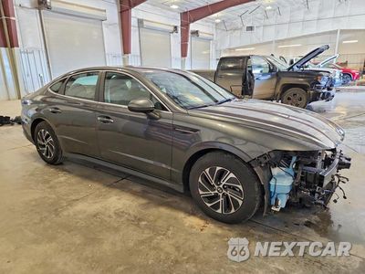 Czwarte zdjęcie samochodu z boku: 2026 HYUNDAI SONATA HYBRID BLUE VIN:KMHL24JJ8TA183597 - miniatura