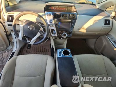 Zdjęcie 8 z 12 samochodu: 2014 TOYOTA PRIUS V THREE VIN:JTDZN3EU2EJ012500 - miniatura