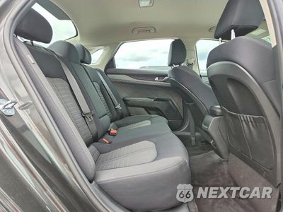 Zdjęcie 10 z 13 samochodu: 2026 KIA K5 LXS VIN:KNAG24J72T5481269 - miniatura