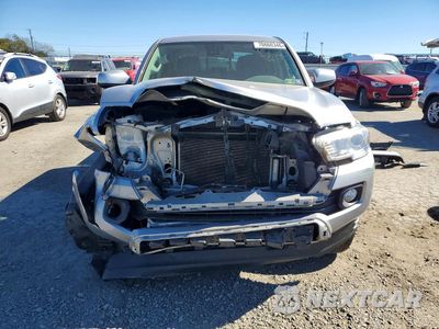 Piąte zdjęcie samochodu w środku: 2020 TOYOTA TACOMA SR5 VIN:5TFAX5GNXLX176998 - miniatura