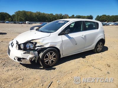 2013 CHEVROLET SONIC LT 1G1JC6SH2D4136204 - główne zdjęcie licytacji z USA - miniatura