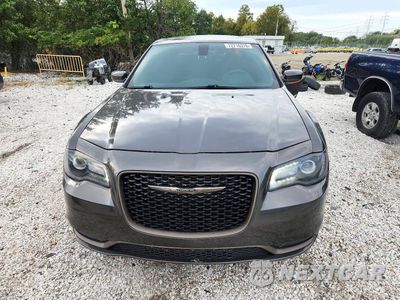 Piąte zdjęcie samochodu w środku: 2016 CHRYSLER 300 S VIN:2C3CCABGXGH320960 - miniatura