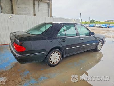 Trzecie zdjęcie samochodu z tyłu: 1999 MERCEDES-BENZ E 320 VIN:WDBJF65H9XA754022 - miniatura