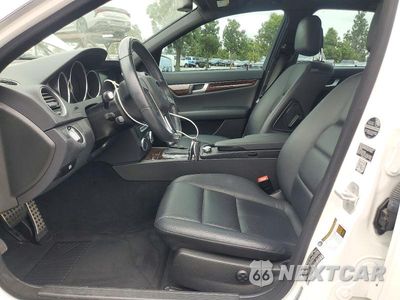 Zdjęcie 7 z 12 samochodu: 2014 MERCEDES-BENZ C 250 VIN:WDDGF4HB0EA963028 - miniatura