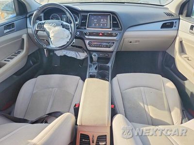 Zdjęcie 8 z 12 samochodu: 2019 HYUNDAI SONATA SEL VIN:5NPE34AF1KH748625 - miniatura