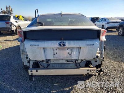 Zdjęcie 6 z 13 samochodu: 2017 TOYOTA PRIUS THREE VIN:JTDKARFU4H3544533 - miniatura