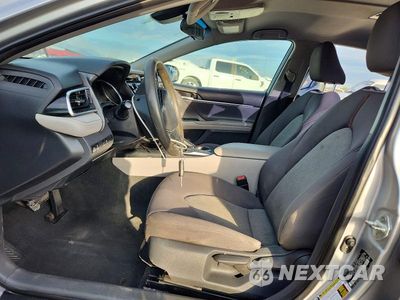 Zdjęcie 7 z 12 samochodu: 2018 TOYOTA CAMRY L VIN:4T1B11HK9JU070751 - miniatura
