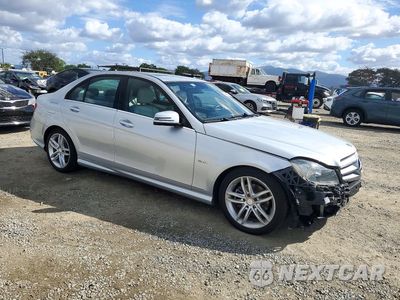 Czwarte zdjęcie samochodu z boku: 2012 MERCEDES-BENZ C 250 VIN:WDDGF4HB9CR234072 - miniatura