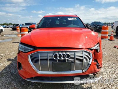 Piąte zdjęcie samochodu w środku: 2019 AUDI E-TRON PREMIUM PLUS VIN:WA1LAAGEXKB022414 - miniatura