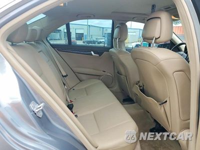 Zdjęcie 10 z 12 samochodu: 2013 MERCEDES-BENZ C 250 VIN:WDDGF4HB9DR300282 - miniatura