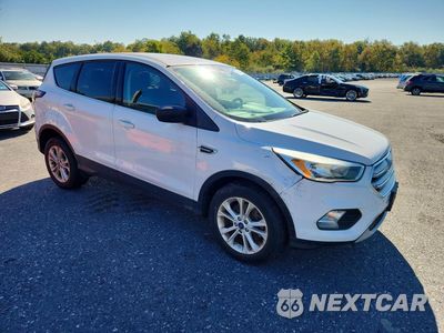 Czwarte zdjęcie samochodu z boku: 2017 FORD ESCAPE SE VIN:1FMCU9GD4HUB71347 - miniatura