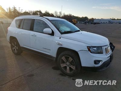 Czwarte zdjęcie samochodu z boku: 2016 JEEP COMPASS LATITUDE VIN:1C4NJDEB1GD731222 - miniatura