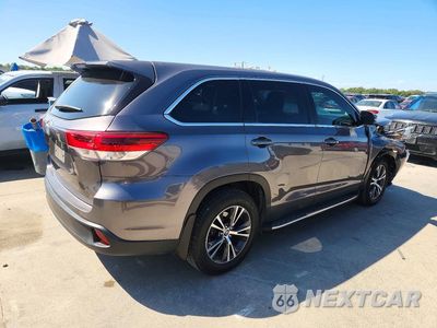 Trzecie zdjęcie samochodu z tyłu: 2019 TOYOTA HIGHLANDER LE VIN:5TDZZRFH0KS303309 - miniatura