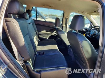 Zdjęcie 11 z 14 samochodu: 2018 VOLKSWAGEN TIGUAN SE VIN:3VV2B7AXXJM120833 - miniatura