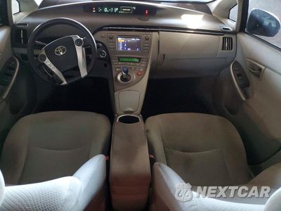 Zdjęcie 8 z 12 samochodu: 2013 TOYOTA PRIUS TWO VIN:JTDKN3DU7D1626623 - miniatura