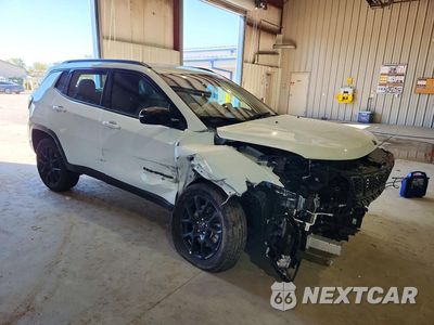Czwarte zdjęcie samochodu z boku: 2025 JEEP COMPASS LATITUDE VIN:3C4NJDBN3ST606286 - miniatura