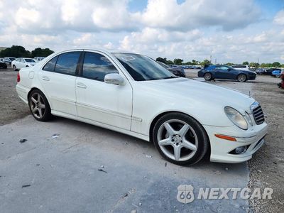 Czwarte zdjęcie samochodu z boku: 2009 MERCEDES-BENZ E 350 VIN:WDBUF56X59B372015 - miniatura