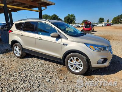 Czwarte zdjęcie samochodu z boku: 2018 FORD ESCAPE SE VIN:1FMCU0GD2JUA21559 - miniatura