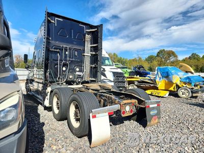 Drugie zdjęcie samochodu z przodu: 2019 FREIGHTLINER CASCADIA 126 SEMI TRUCK VIN:3AKJHHDR9KSHU6002 - miniatura