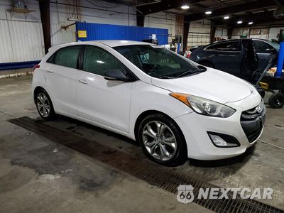 Czwarte zdjęcie samochodu z boku: 2014 HYUNDAI ELANTRA GT BASE VIN:KMHD35LH8EU218268 - miniatura