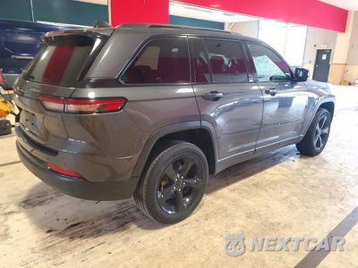 Trzecie zdjęcie samochodu z tyłu: 2024 JEEP GRAND CHEROKEE LAREDO VIN:1C4RJHAG0RC247142 - miniatura