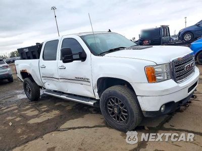 Czwarte zdjęcie samochodu z boku: 2014 GMC SIERRA K2500 DENALI VIN:1GT125EG6EF159482 - miniatura