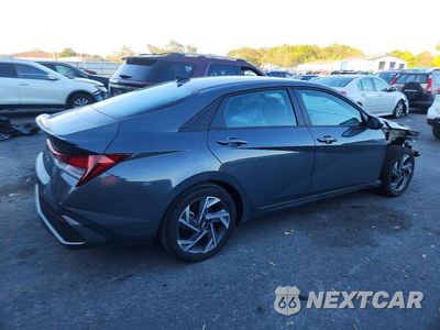 Trzecie zdjęcie samochodu z tyłu: 2025 HYUNDAI ELANTRA SEL SPORT VIN:KMHLM4DG4SU904053 - miniatura