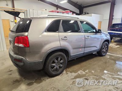 Trzecie zdjęcie samochodu z tyłu: 2011 KIA SORENTO LX VIN:5XYKT3A10BG037801 - miniatura