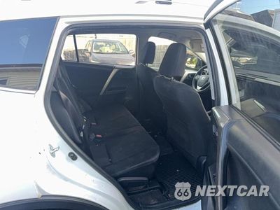 Zdjęcie 6 z 10 samochodu: 2017 TOYOTA RAV4 LE VIN:JTMBFREV7HJ700751 - miniatura