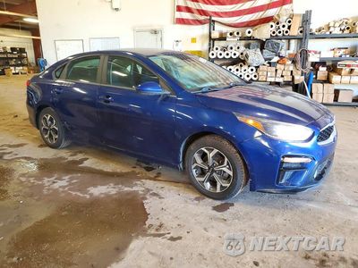 Czwarte zdjęcie samochodu z boku: 2019 KIA FORTE LXS VIN:3KPF24AD3KE006334 - miniatura