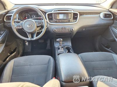 Zdjęcie 8 z 12 samochodu: 2016 KIA SORENTO LX VIN:5XYPG4A30GG146669 - miniatura