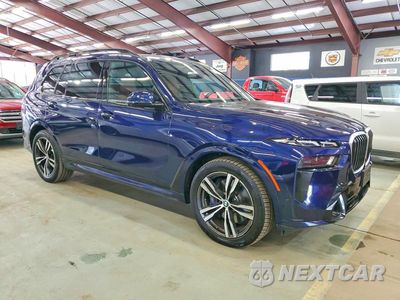 Czwarte zdjęcie samochodu z boku: 2024 BMW X7 XDRIVE40I VIN:5UX23EM09R9S34474 - miniatura