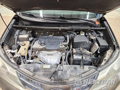 Zdjęcie 12 z 13 samochodu: 2015 TOYOTA RAV4 LE VIN:JTMBFREV6FD148705 - miniatura
